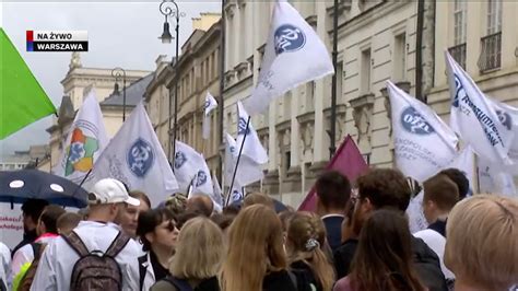 Protest lekarzy rezydentów Chcą poprawy jakości edukacji medycznej