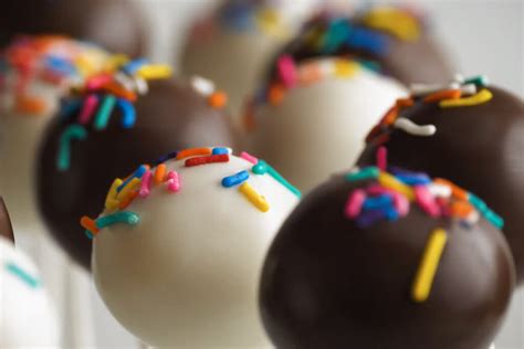 Easy Homemade Cake Pops Recipe