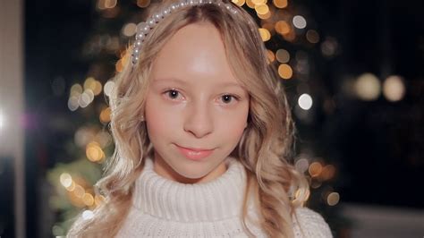 Алиса поздравляет всех с Новым годом! - YouTube
