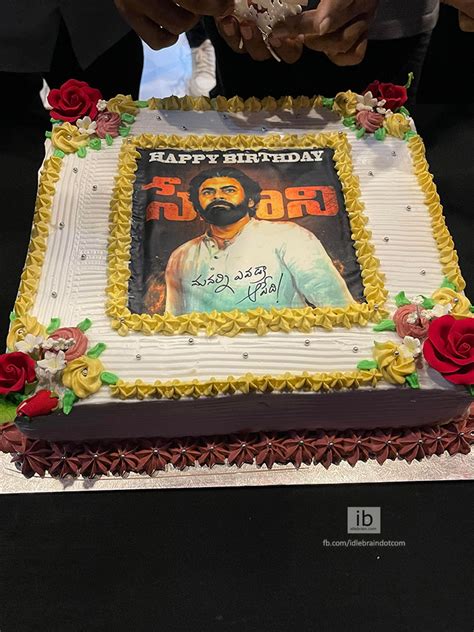 Power Star Pawan Kalyan Fans Hungama At Singapore For Jalsa 4k Special