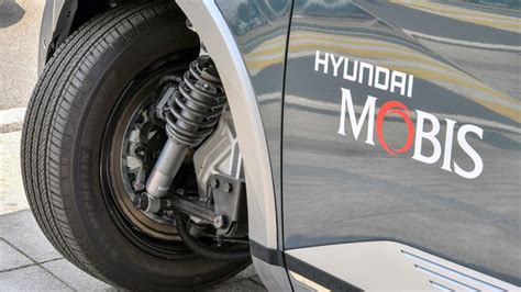 Hyundai Mobis E Corner System Makes Parallel Parking A Problem Of The