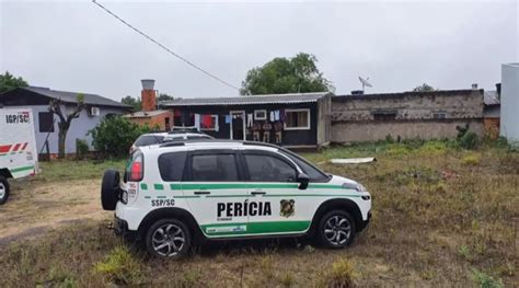 Mulher é Morta A Facadas Dentro De Casa Em Araranguá Companheiro é