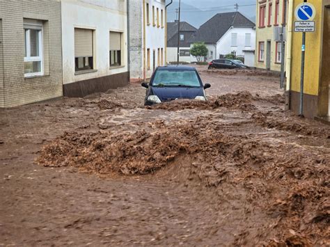 Unwetter In Rheinland Pfalz Und Im Saarland Hochwasser Gefahr Noch