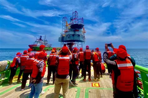 Pertamina Hulu Kalimantan Timur Ajak Wartawan Melaut Kenali Industri