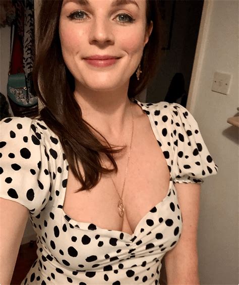 Aisling Bea Looking Stunning ️‍🔥 Rbritishcelebritybabes