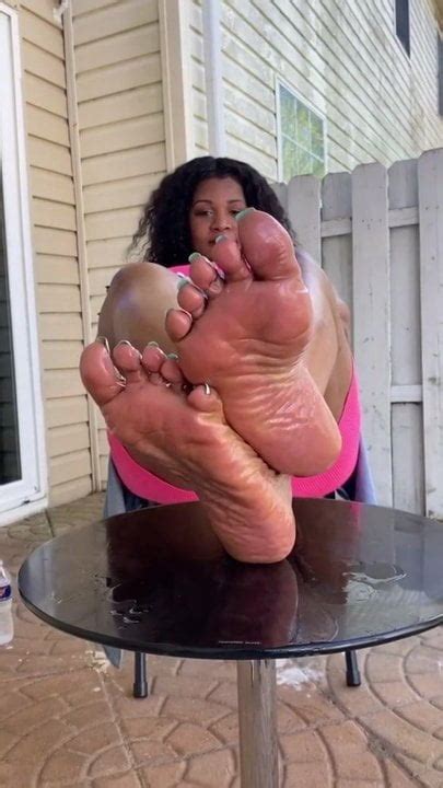 Ebony Mature Soles On Table Xhamster