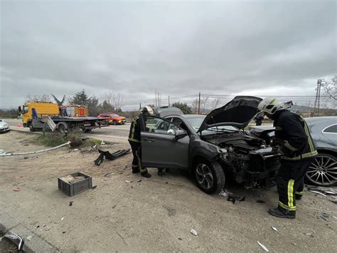 Herida Una Mujer Al Chocar Su Coche Contra Otro Aparcado En Alpedrete