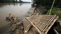 Jembatan Di Mojokerto Rusak Diterjang Arus Sungai