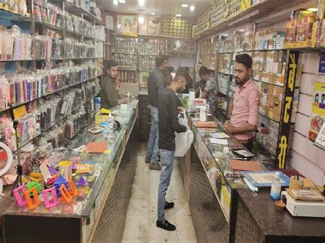 Jabalpur Police Raided Four Shops And Seized A Large Amount Of Accessories ब्रांडेड कंपनी के