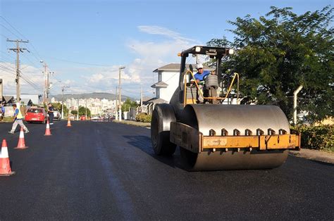 Avenida Papa João XXIII recebe segunda camada asfáltica Notícia no Ato