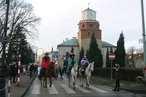 Orszak Trzech Króli znów przeszedł ulicami Wielunia ZDJĘCIA Wieluń