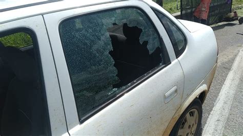 Carro Oficial Da Prefeitura Atingido Por Pedra Durante Obra Da Via