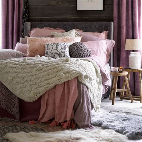 Ide Dekorasi Kamar Warna Pink Yang Modern Dan Anti Norak