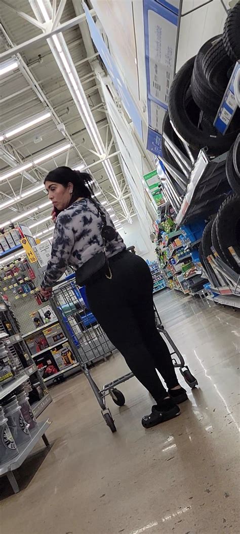 Busted Right Away And Milf Still Gives A Show Think Her Ass And Tits Are Real Spandex