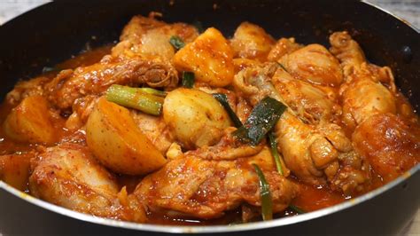 Making Spicy Braised Chicken Dakbokkeumtang 닭볶음탕 Youtube