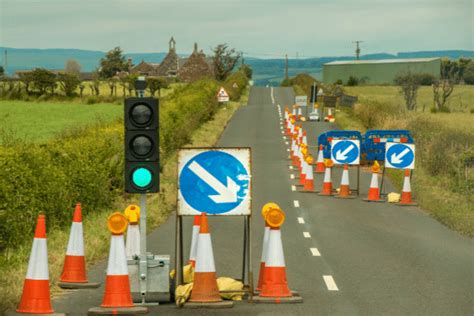 Sinaliza O De Obras Em Rodovias Fun O E Procedimentos B Sicos