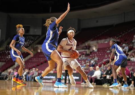 Daily Hampshire Gazette Umass Basketball Minutewomen Get By Saint