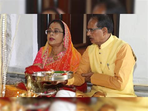 Sadhna Singh Wife Of Cm Shivraj Singh Chouhan Broke Karwa Chauth Vrat See Unseen Photos Dvmp