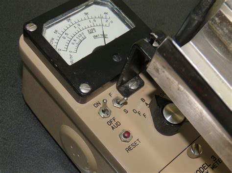 2 Ludlum Measurements Inc Model 3 Survey Meter Geiger Counter 44 1