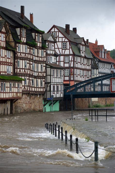 Bild zu: Hochwasser an Main und Rhein: Stopp der Schifffahrt - Bild 1 ...