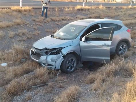 Moviliza fuerte volcadura en la carretera a Delicias La Opción de