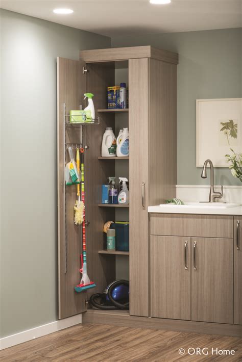 Шкаф под хозяйственный инвентарь 88 фото