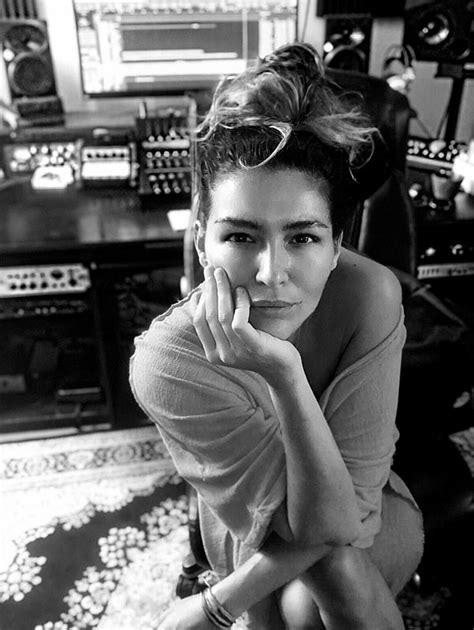 sarah decourcy profile  artists management