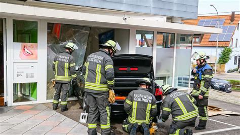 Audi Kracht In Fensterscheibe Einer Praxis Eine Person Verletzt