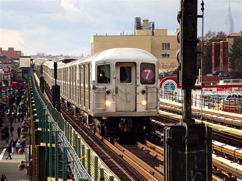 R62A 7 Train approaching 90th St-Elmhurst Ave | Brian | Flickr