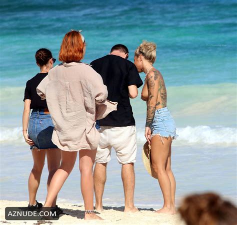 Blanka Lipinska Sexy Shows Off Her Nude Tits While Enjoying The Beach In Mexico Aznude