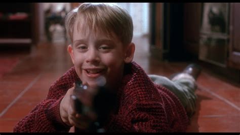 Home Alone (1990) - bluscreens