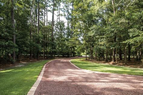 21 Gorgeous Gravel Driveway Ideas