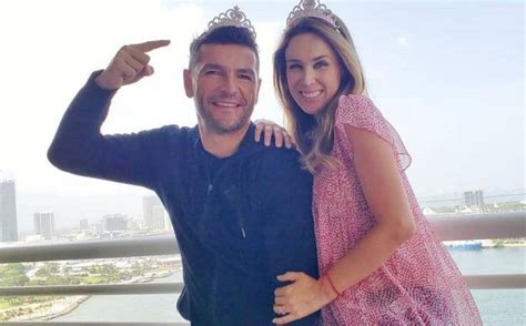 Jacqueline Bracamontes Celebra Baby Shower De Sus Gemelas En Instagram