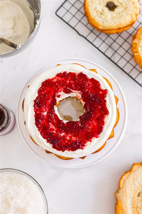 How To Make A Frosty Snowman Coconut Bundt Cake Bundt Pan Recipes