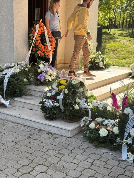 Sahranjena Mala Helena Gavran Na Desetine Ljubi Astih Balona