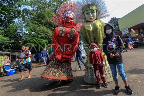 PENGAMEN ONDEL ONDEL ANTARA Foto