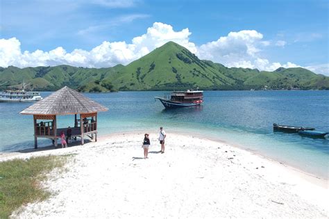 Pulau Kelor Komodo Labuan Bajo Flores Komodo Packages Bali Komodo