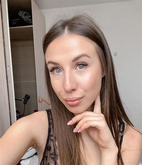 Hey You Think Am Hot F Scrolller