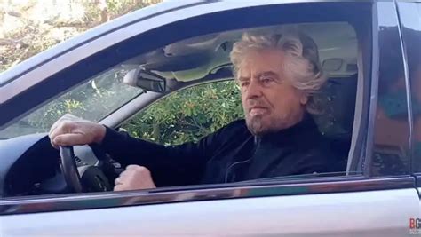 Beppe Grillo Al Volante Del Carro Funebre Video Contro Giuseppe Conte 3