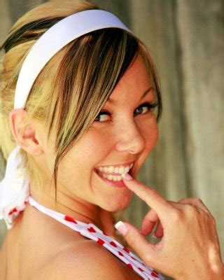 Skinny Teen Amateur Helen Sia Spreads Her Legs To Show Closeup Of Hairy Pussy Porn Pictures XXX