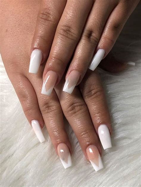 30 Simple White Nail Designs Nailtag In 2020 White Nail Designs