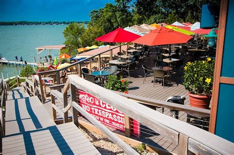 10 Incredible Waterfront Restaurants In Iowa