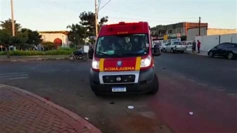 Caminhonete S 10 E Moto Batem Em Cruzamento No Bairro Santa Cruz