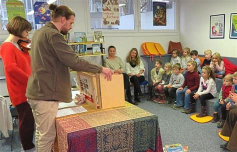 KU Studenten In Aktion Japanisches Papiertheater Begeistert Kinder In