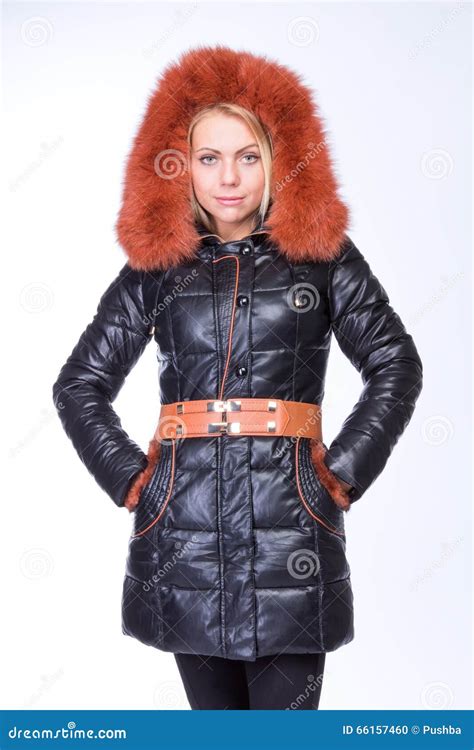 Jeune Belle Fille Blonde Dans Une Veste Noire Photo stock Image du cheveu vêtez