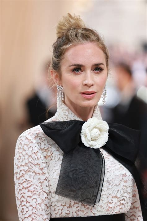 Coque é O Penteado Da Vez No Met Gala 2023 Beleza Vogue