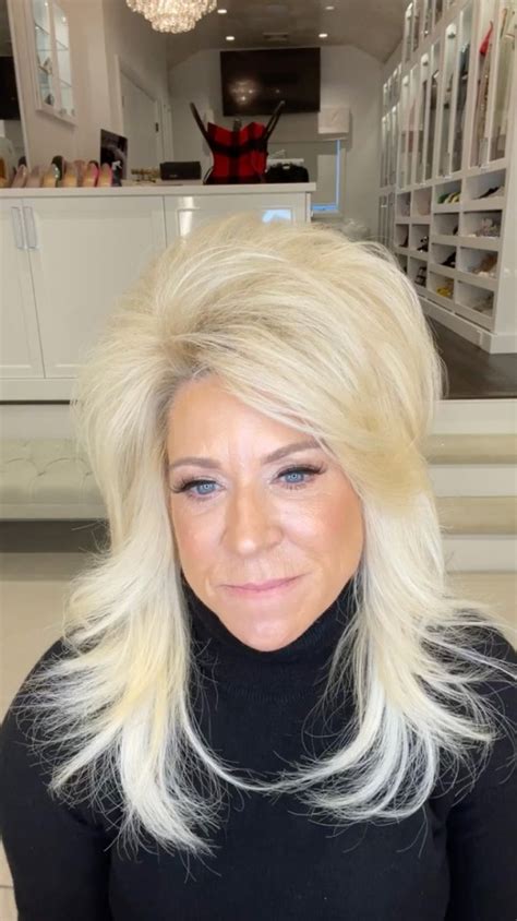 Long Island Medium fans beg Theresa Caputo to 'get a different ...