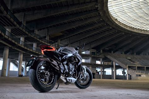 Motorrad Vergleich Ducati Panigale V S Vs Mv Agusta Dragster