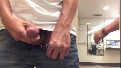 XXX casado besándose en el baño mega Videos es