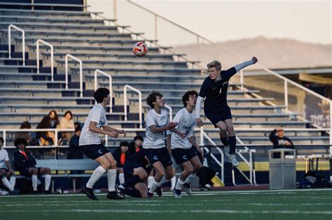 My schools soccer team : r/sportsphotography